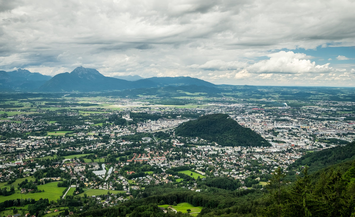 Panorama über Salzburg mit dem Gaisberg