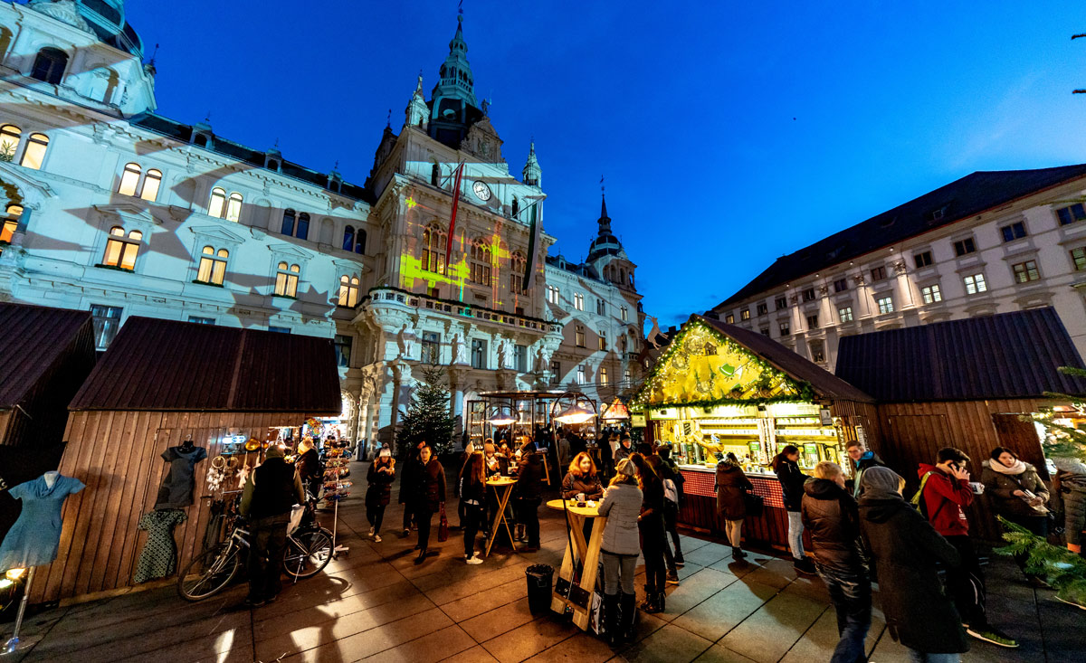 Besuchen Sie den idyllischen Adventmarkt in Graz