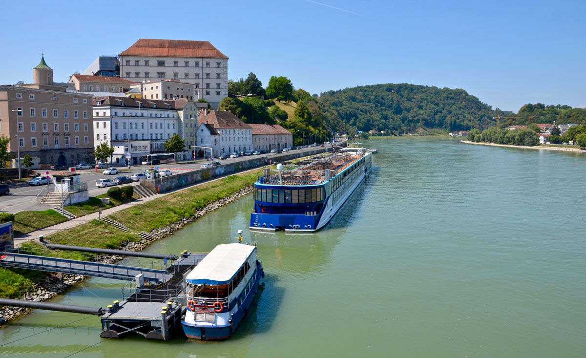 Machen Sie eine idyllische Schifffahrt über die Donau